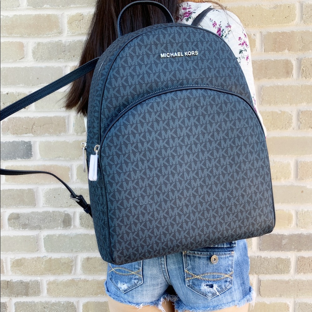 👜💕-Michael Kors Large Backpack Wallet SET SALE‼️ - Picture 4 of 7